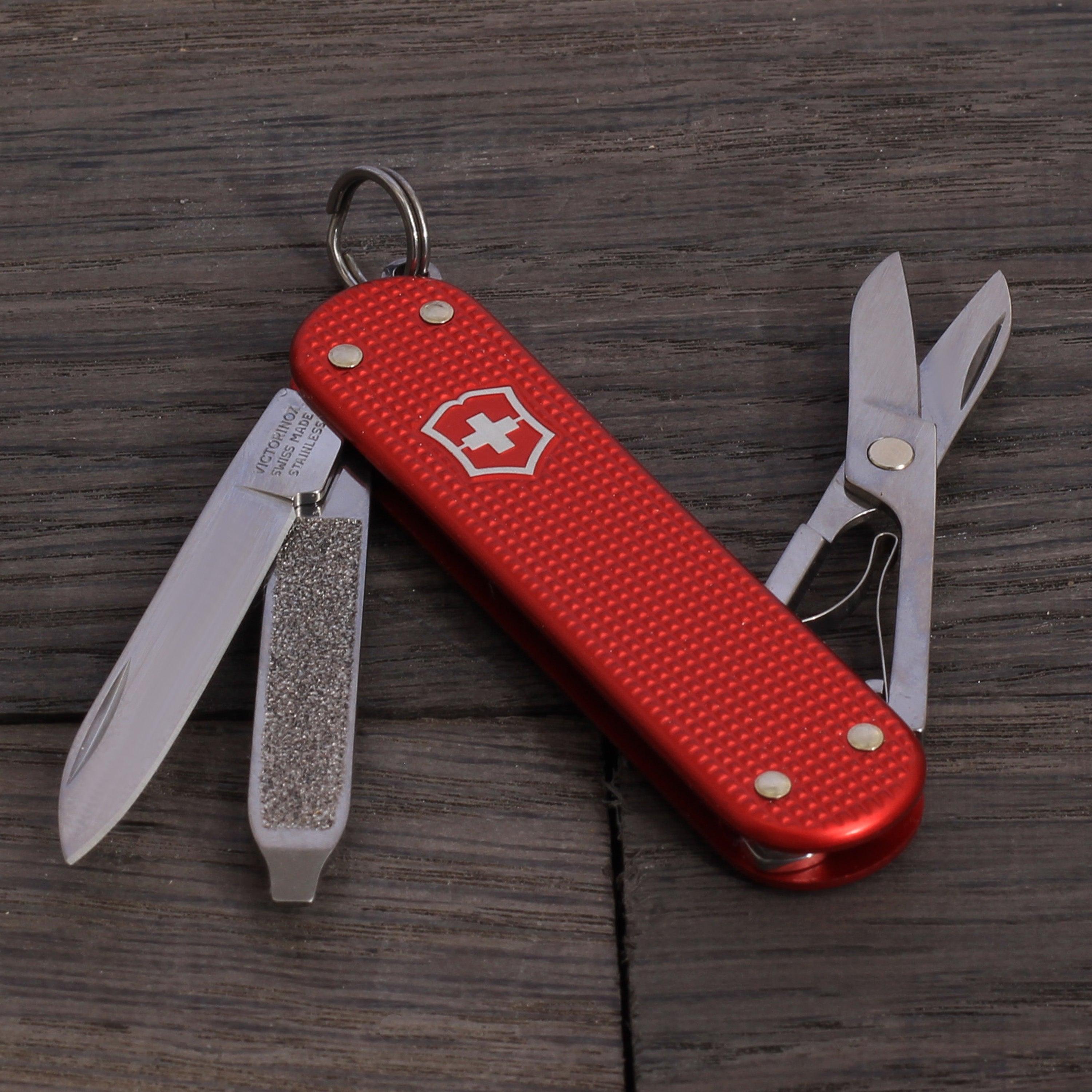 Victorinox Classic SD | Alox Rot | Länge: 5,8 cm | 5 Funktionen - MANSHIT