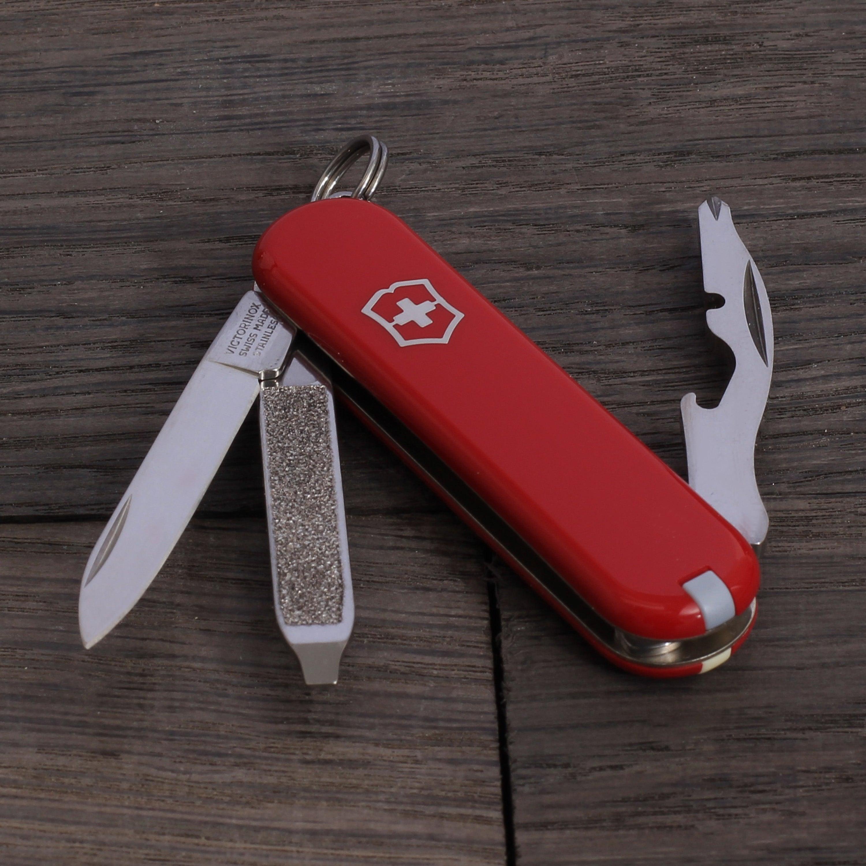 Victorinox Rally | Rot | Länge: 5,8 cm | 9 Funktionen - MANSHIT